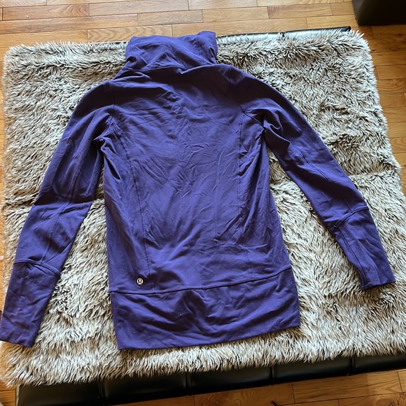 LULULEMON In Stride Jacket in Dense & Power purples. Size 4. GUC - Picture 16 of 16
